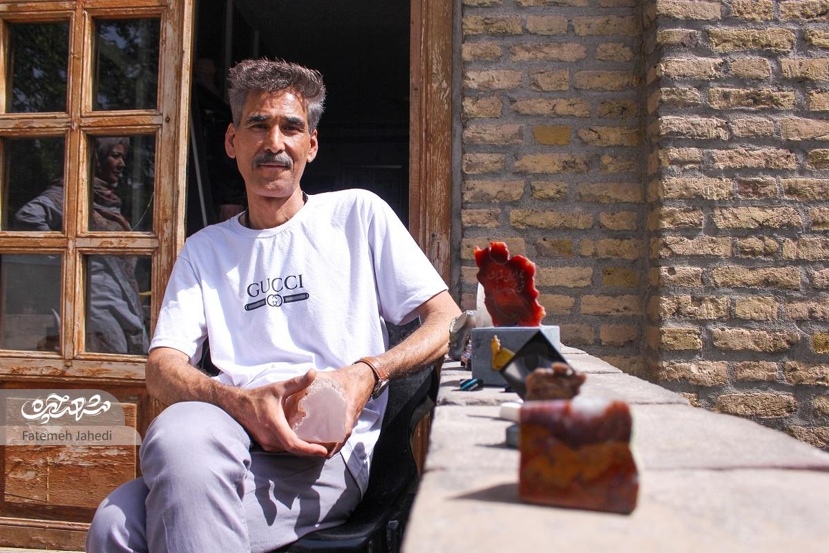 خانواده گوهرتراش «غلامیان» زندگیشان را وقف این هنر کردهاند خانواده گوهرتراش «غلامیان» زندگیشان را وقف این هنر کردهاند