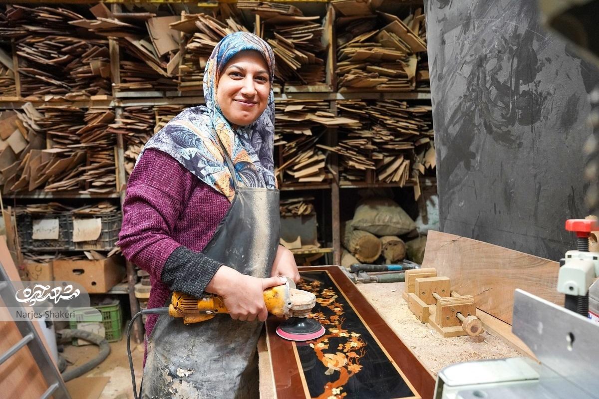 زندگی آتنا محمودی با هنر منبت و معرق گره خورده است