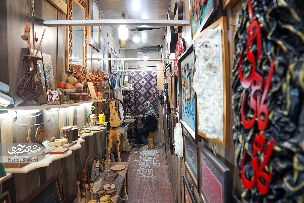 دنیای بانوی کارآفرین محله آزادشهر، با هنر منبت و معرق گره خورده استچوب برای ما حرمت دارد دنیای بانوی کارآفرین محله آزادشهر، با هنر منبت و معرق گره خورده استچوب برای ما حرمت دارد