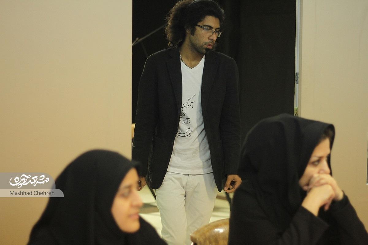 جمع صدامخملیهای محله وحید در گروه «اقاقیا» جمع است جمع صدامخملیهای محله وحید در گروه «اقاقیا» جمع است