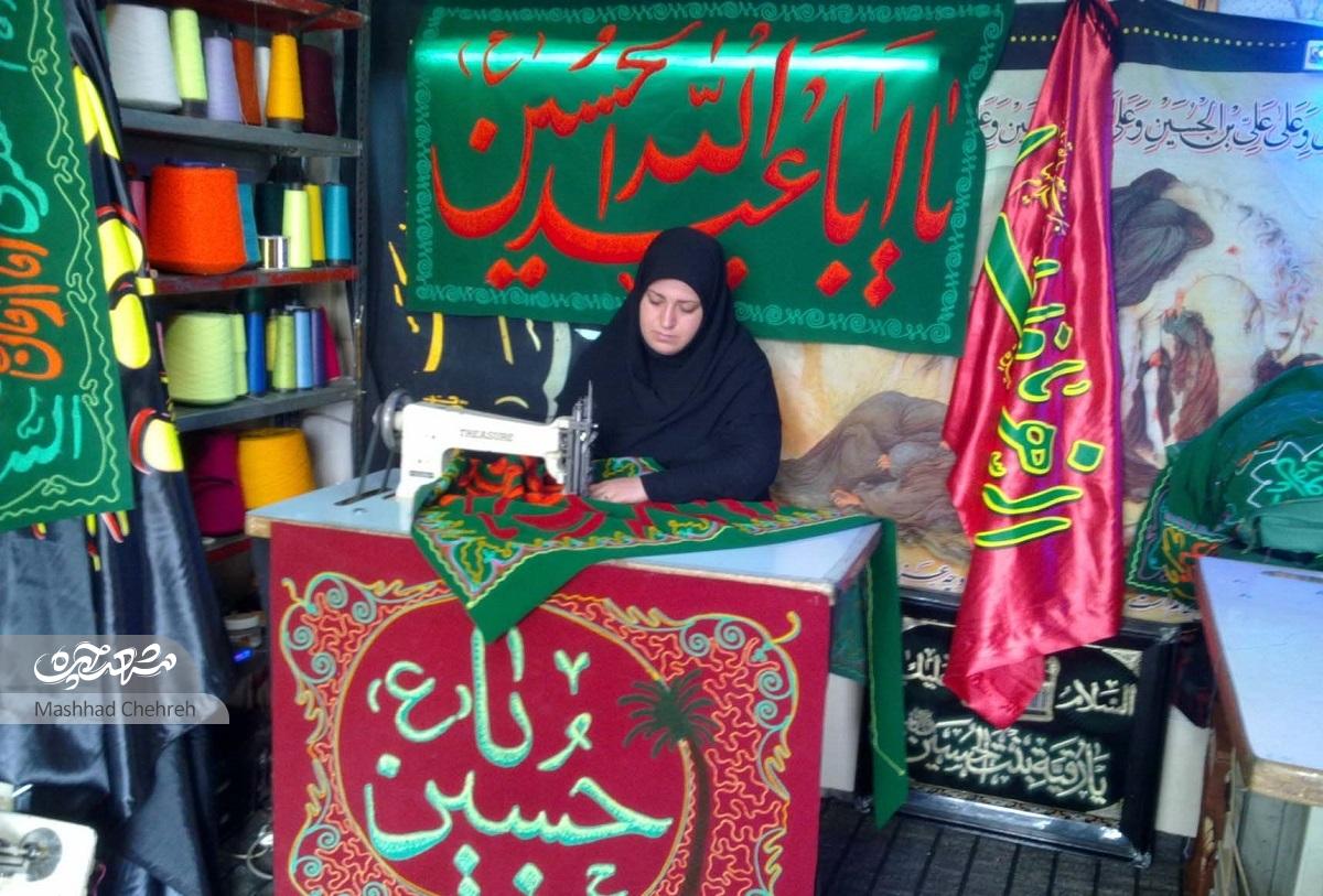 هنر کلیشهدوزی و شمایلدوزی در خانواده نادر طیّرانیدستمالچی موروثی است هنر کلیشهدوزی و شمایلدوزی در خانواده نادر طیّرانیدستمالچی موروثی است