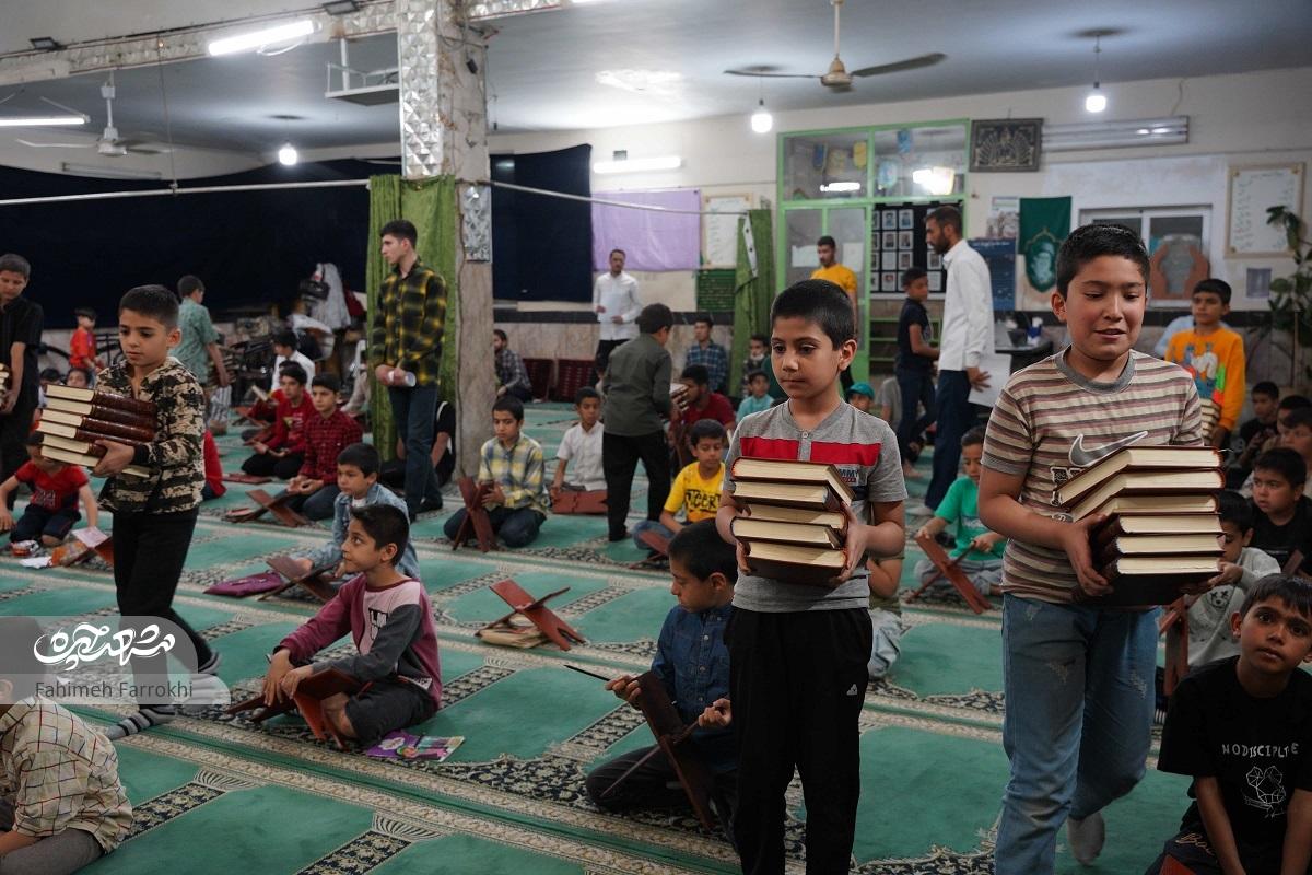 پای درس قصههای قرآن در مسجد حسینبنعلی(ع) پای درس قصههای قرآن در مسجد حسینبنعلی(ع)