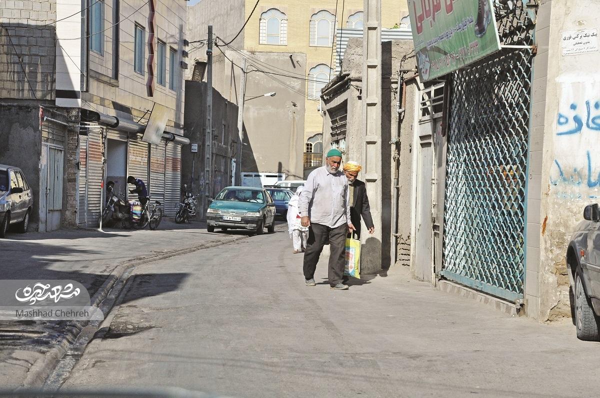 اهالی محله دروی کوچه رسالت ۵۵/۹ را به نام کوچه مشهدی‌ها می‌شناسند