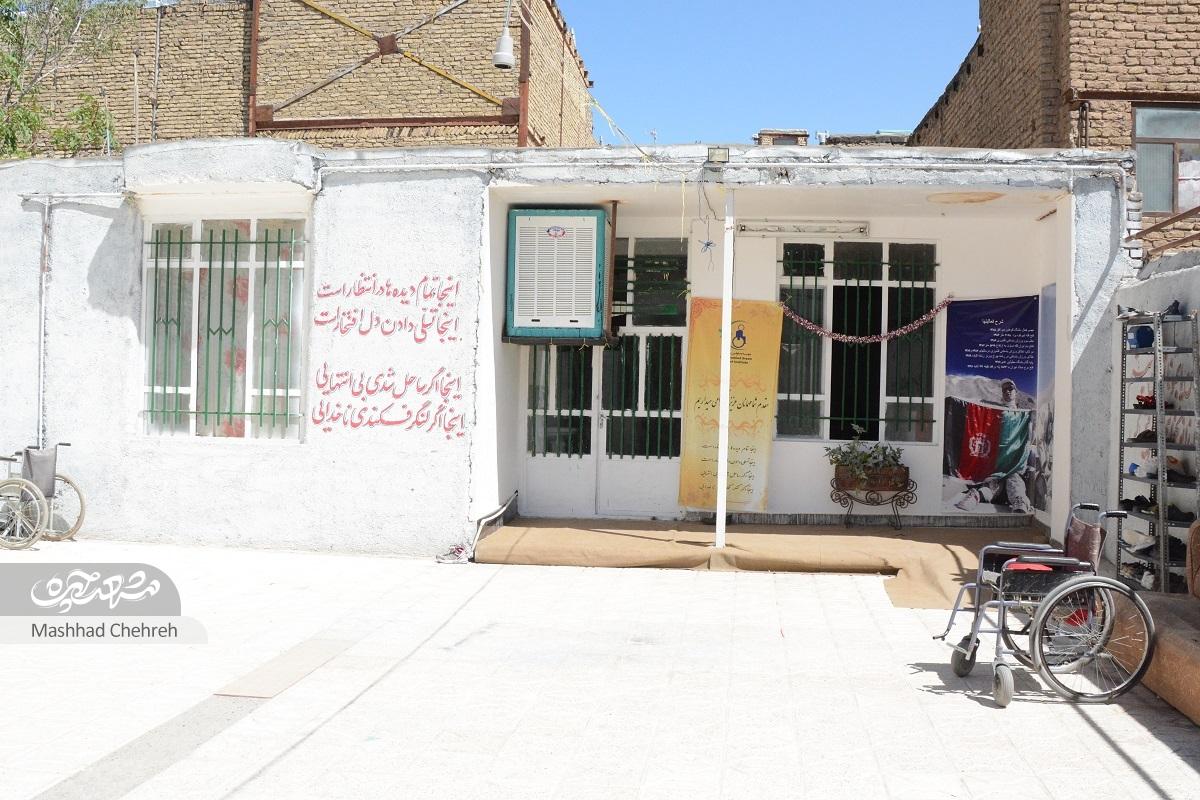 صعود از میلاد با دست‌هایش