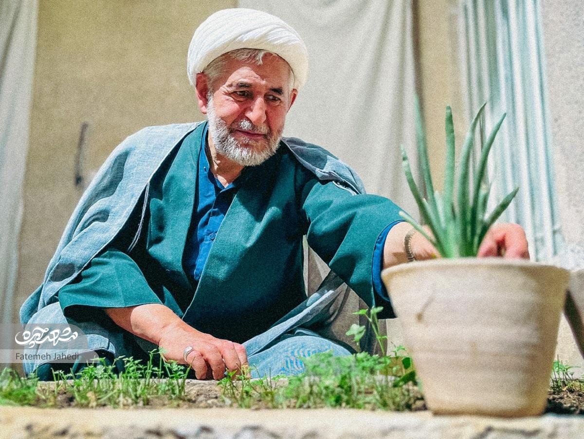 شیخ احمد لاریجانی؛ همسایه سادهزیست امامرضا(ع) در پایینخیابان شیخ احمد لاریجانی؛ همسایه سادهزیست امامرضا(ع) در پایینخیابان