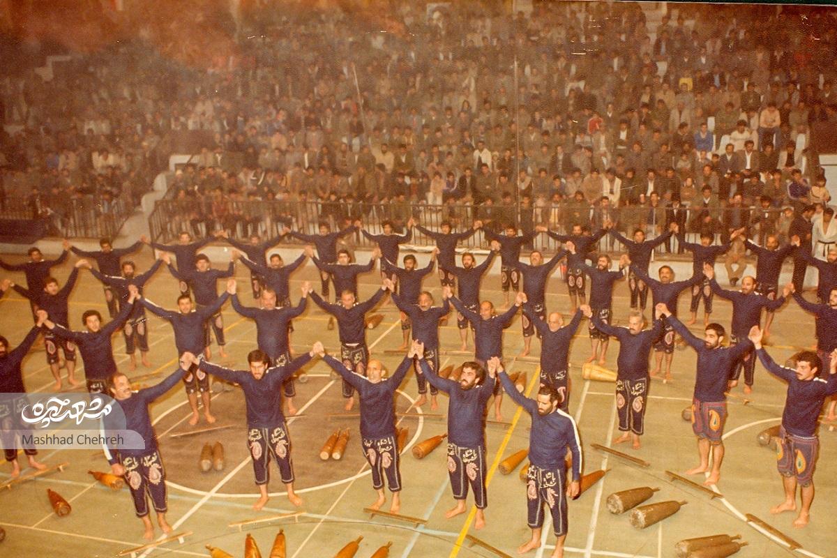 محمدجواد حیدریزاد ایستاده در حلقه پهلوانی محمدجواد حیدریزاد ایستاده در حلقه پهلوانی