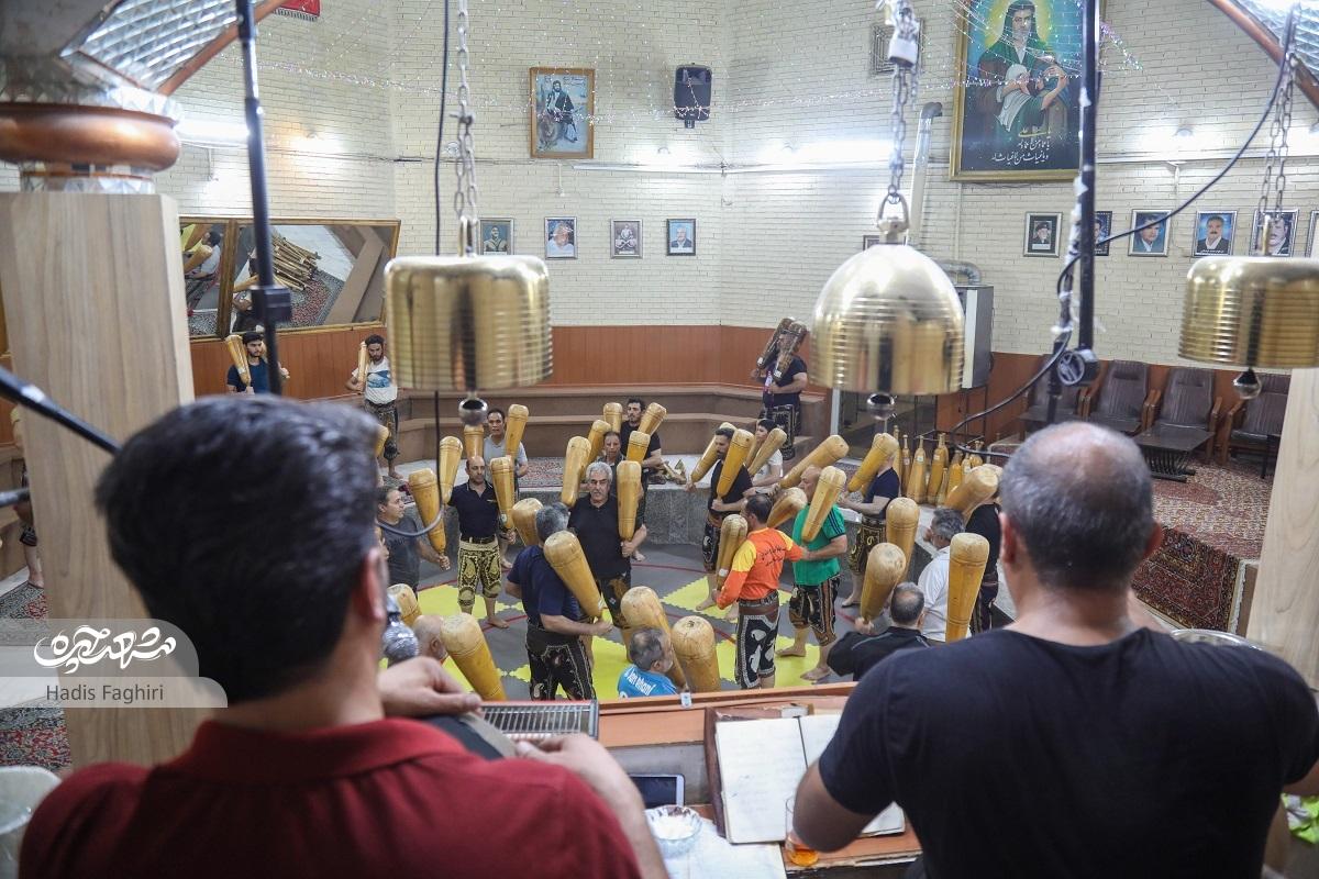 قلب ورزشکار باسابقه احمدآباد برای گود باستانی و خاطراتش میتپدایستاده در حلقه پهلوانی قلب ورزشکار باسابقه احمدآباد برای گود باستانی و خاطراتش میتپدایستاده در حلقه پهلوانی