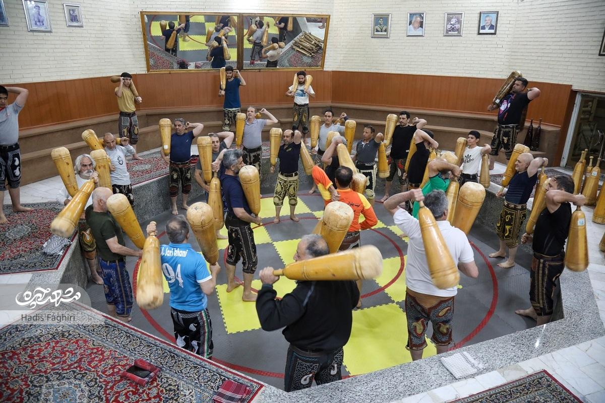 قلب ورزشکار باسابقه احمدآباد برای گود باستانی و خاطراتش میتپدایستاده در حلقه پهلوانی قلب ورزشکار باسابقه احمدآباد برای گود باستانی و خاطراتش میتپدایستاده در حلقه پهلوانی