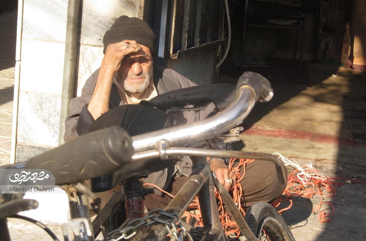 علی محمد شرف دینان، دوچرخه ساز ۸۶ ساله خیابان مسلم است علی محمد شرف دینان، دوچرخه ساز ۸۶ ساله خیابان مسلم است