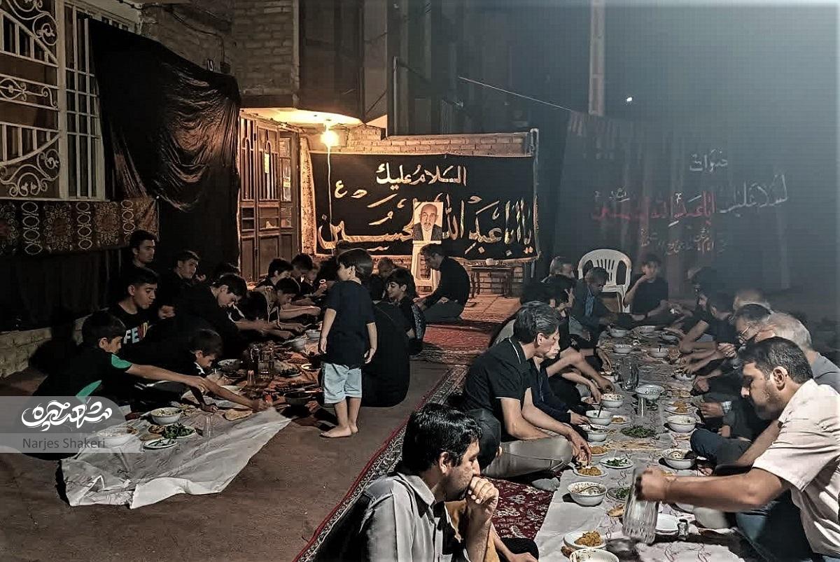 روضه‌های خانواده حاج حسن جدیت از ۳۰ سال پیش شروع شده و ۶ سال است که در فضای باز برگزار می‌شودتکیه‌ای به وسعت یک کوچه