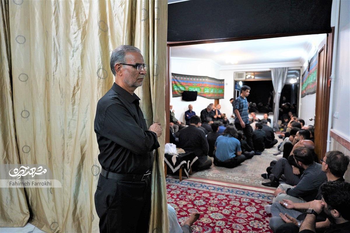 حاج‌محمد داعی یک طبقه خانه‌اش را وقف قرآن و مراسم مذهبی کرده است