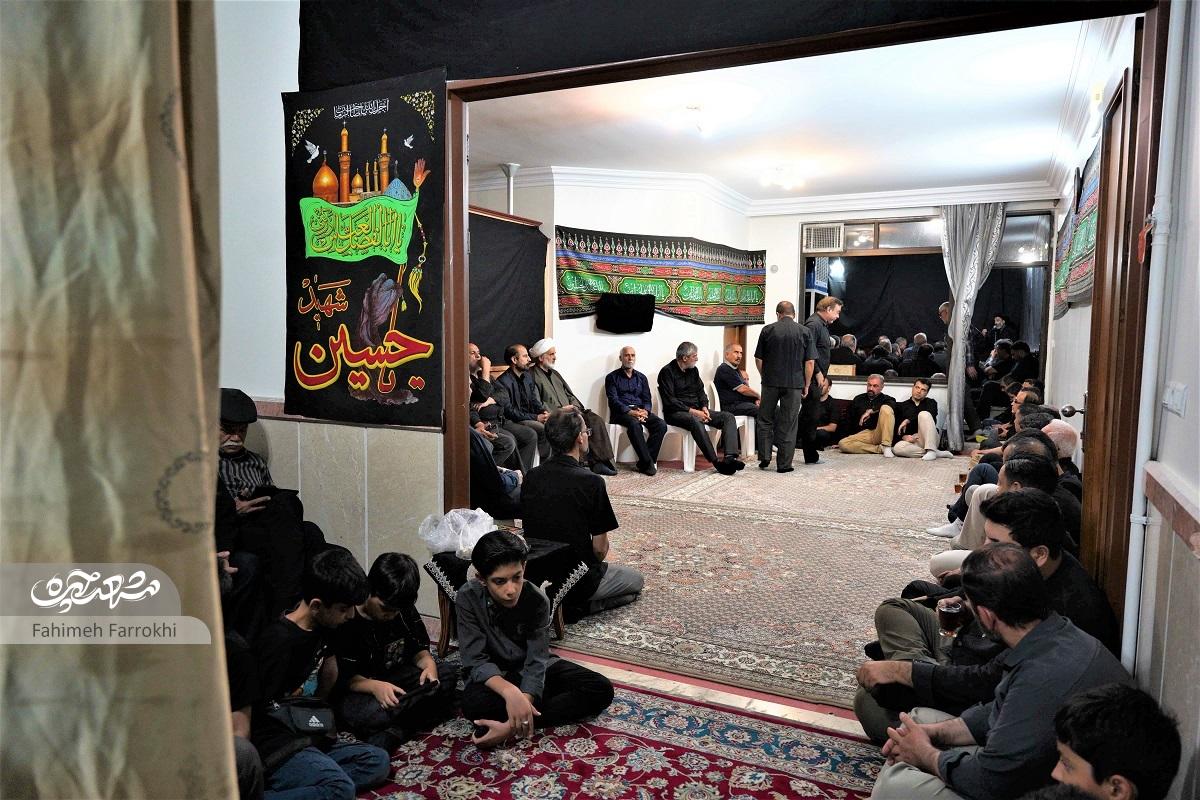 حاج‌محمد داعی یک طبقه خانه‌اش را وقف قرآن و مراسم مذهبی کرده است