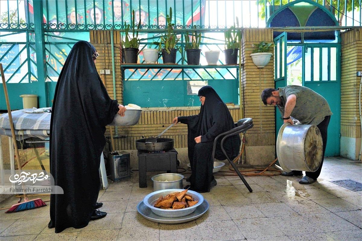 پشتبانی غذایی خانواده ناجی از نیروهای گشت بالاخیابان