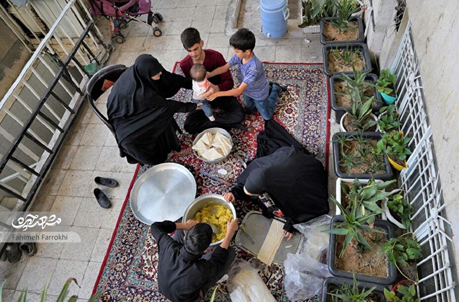 پشتبانی غذایی خانواده ناجی از نیروهای گشت بالاخیابان