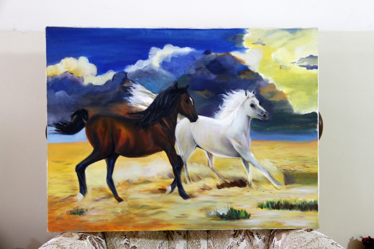 خواهران نقاش نحله جاهدشهر به همسایهها نقاشی میفروشند خواهران نقاش نحله جاهدشهر به همسایهها نقاشی میفروشند