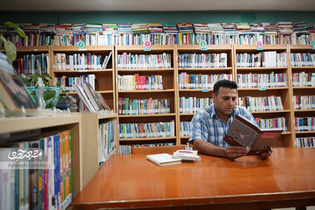 تراشکار کتابباز ذهنش را با کلمات صیقل میدهد
