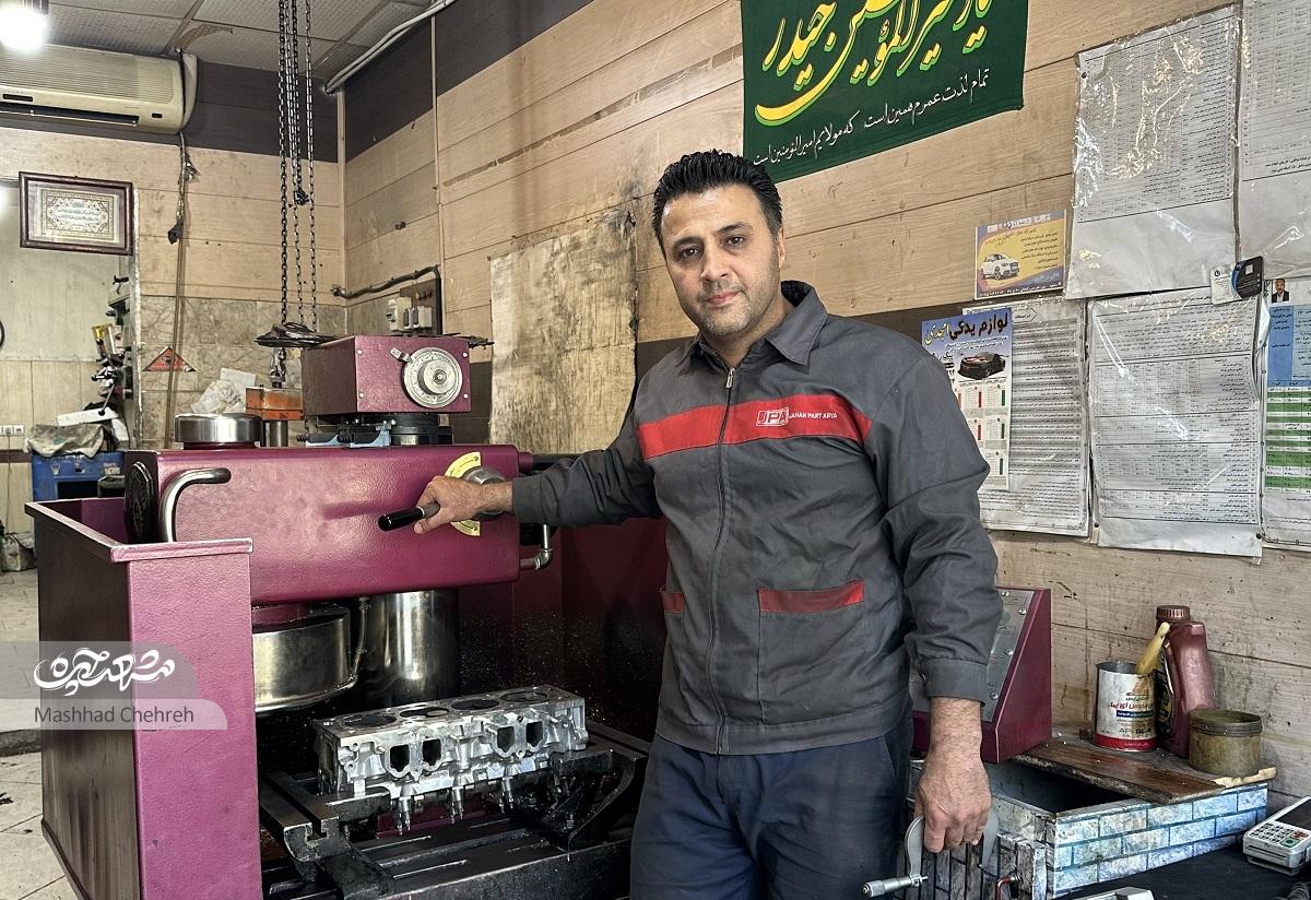 تراشکار کتاب‌باز ذهنش را با کلمات صیقل می‌دهد