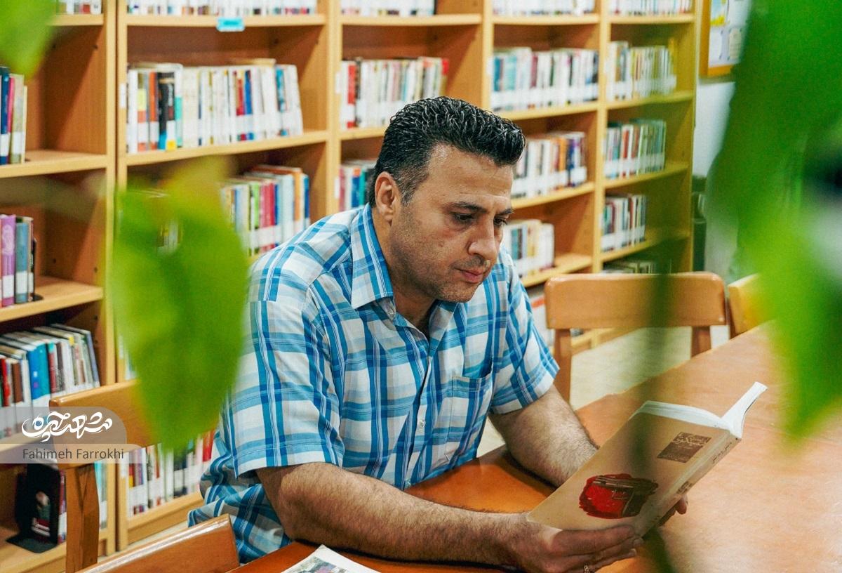 تراشکار کتاب‌باز ذهنش را با کلمات صیقل می‌دهد