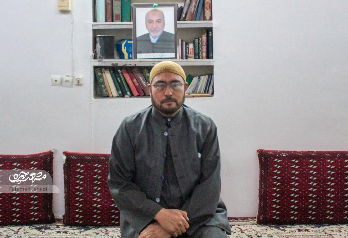 محمدعلی، طلبه اهل کارگیل، ۲۰ سال است که در مسجد والدین خدمت می‌کندمسافری از هند که مجاور شد