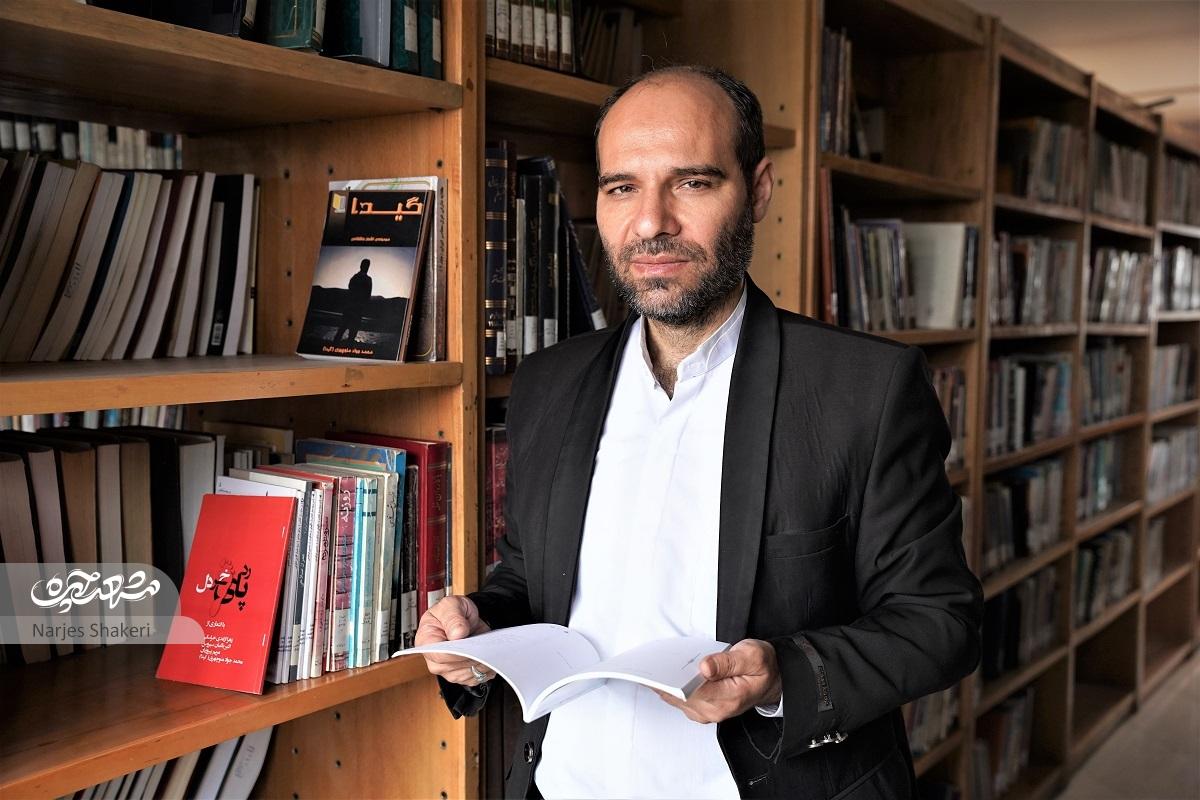 محمدجواد منوچهری شعرهایش را در محیط متفاوت کارش میسراید محمدجواد منوچهری شعرهایش را در محیط متفاوت کارش میسراید