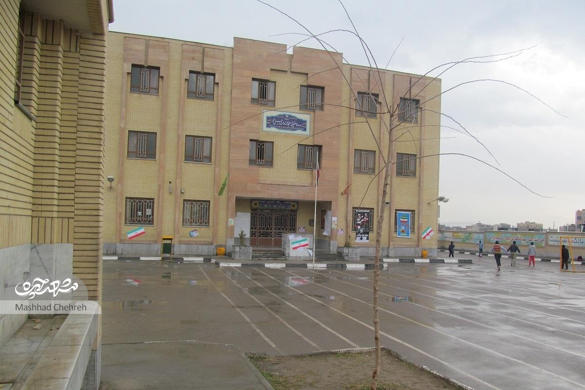 خاندان قفلی به ساخت حدود ۱۰۰‌مدرسه در کشور کمک کرده‌اند