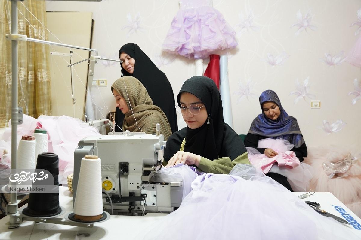 ملیحه بنایی از سال ۸۵ آغازگر زنجیره آموزش رایگان خیاطی شد ملیحه بنایی از سال ۸۵ آغازگر زنجیره آموزش رایگان خیاطی شد