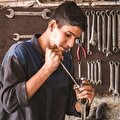 نوجوان محله شهیدباهنر مخترع توپی کش چرخ پراید است