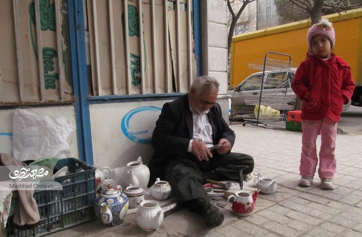 عمو محمد جمال چینی بندزن قدیمی محله مقدم است عمو محمد جمال چینی بندزن قدیمی محله مقدم است