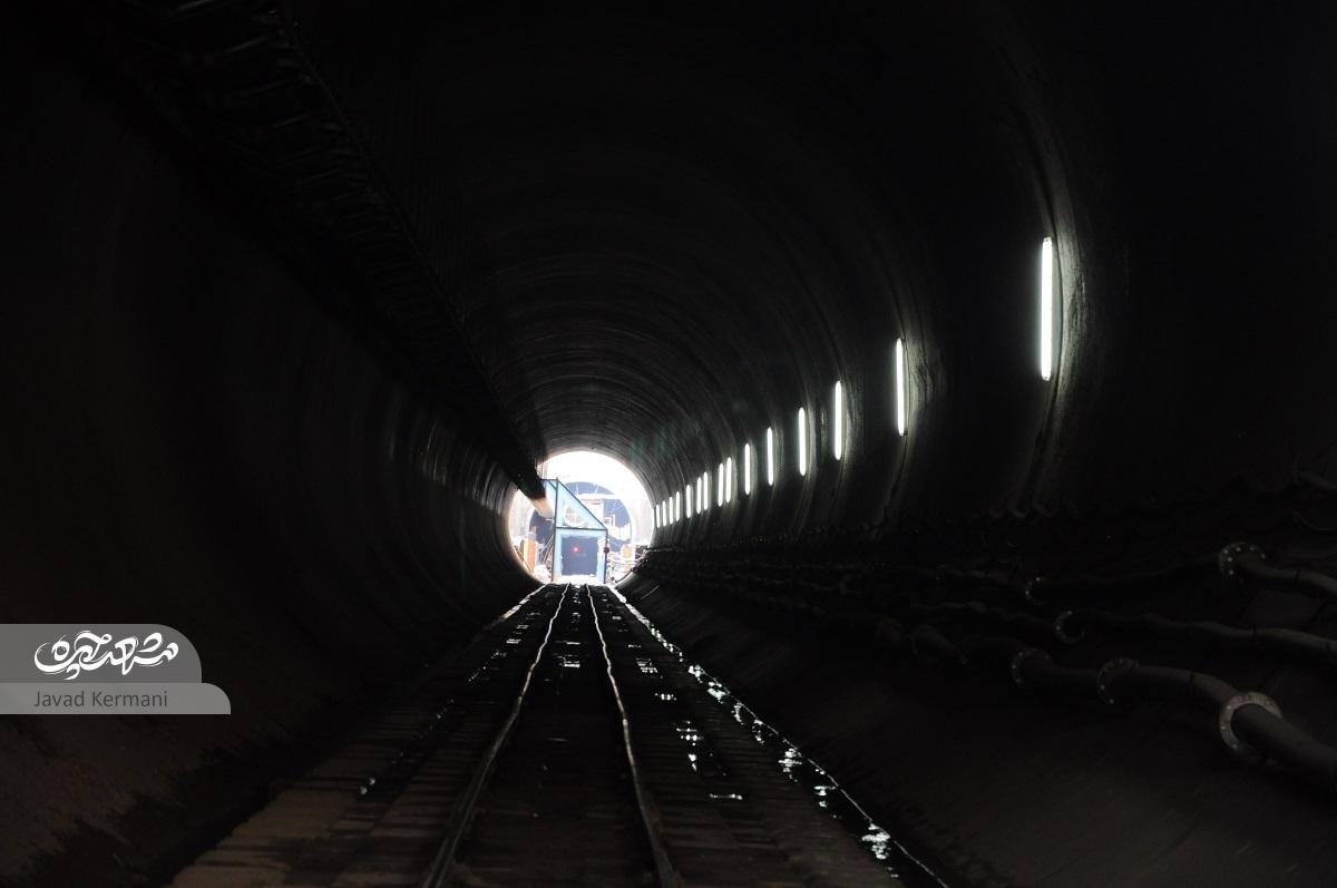 به کارگران کارگاه قطارشهری ایستگاه کشفرود میگفتند: «بچههای کف شفت» به کارگران کارگاه قطارشهری ایستگاه کشفرود میگفتند: «بچههای کف شفت»