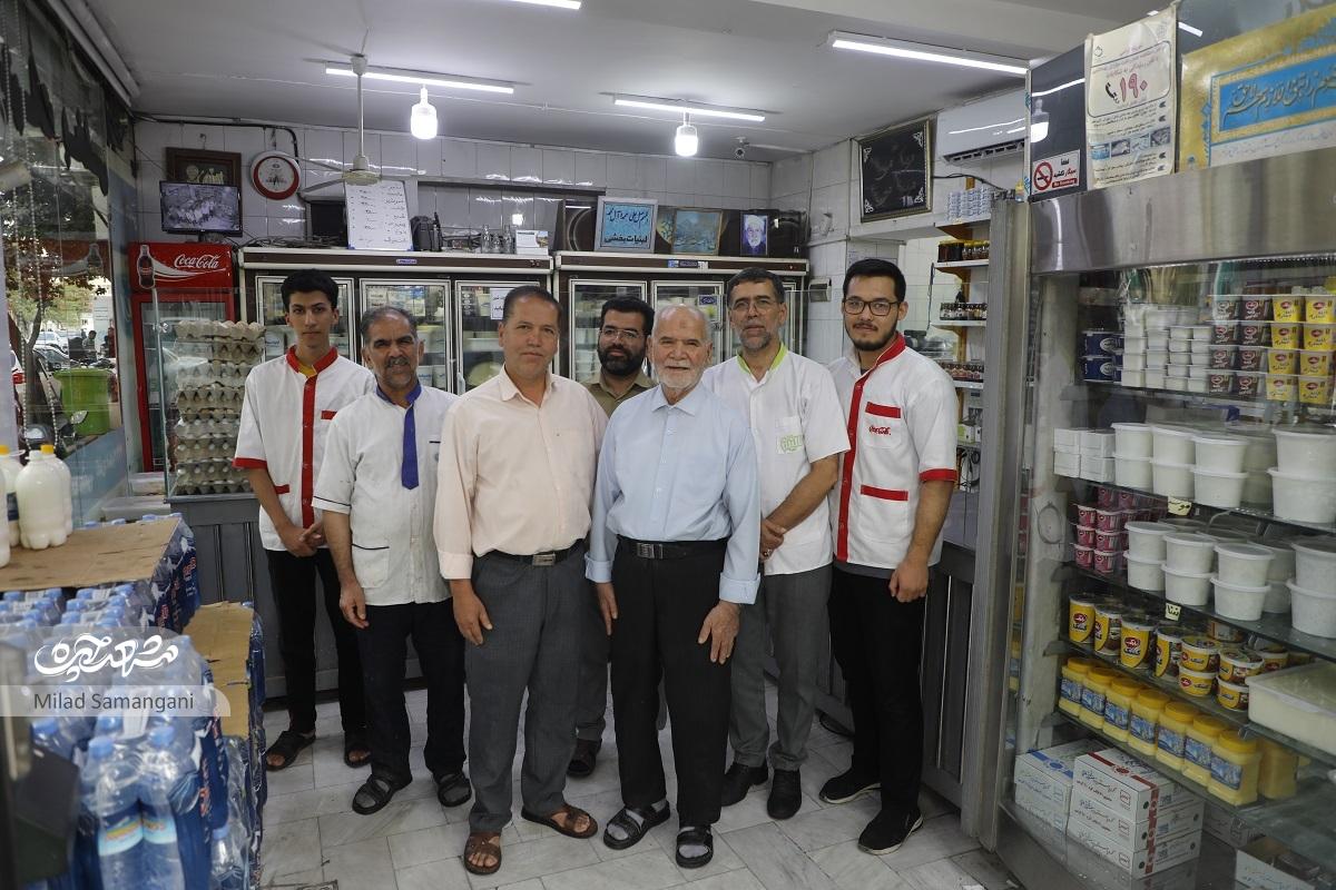 داستان حاجاسدالله بخشی، یکی از قدیمیترین لبنیاتیهای شهراز ریختن ماست توی تغار تا آوردن شیر با موتور گازی از روحآبادمنبع کلسیم طلاب! داستان حاجاسدالله بخشی، یکی از قدیمیترین لبنیاتیهای شهراز ریختن ماست توی تغار تا آوردن شیر با موتور گازی از روحآبادمنبع کلسیم طلاب!