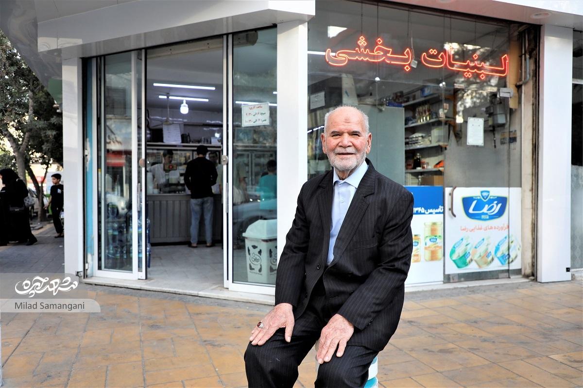 داستان حاجاسدالله بخشی، یکی از قدیمیترین لبنیاتیهای شهراز ریختن ماست توی تغار تا آوردن شیر با موتور گازی از روحآبادمنبع کلسیم طلاب! داستان حاجاسدالله بخشی، یکی از قدیمیترین لبنیاتیهای شهراز ریختن ماست توی تغار تا آوردن شیر با موتور گازی از روحآبادمنبع کلسیم طلاب!