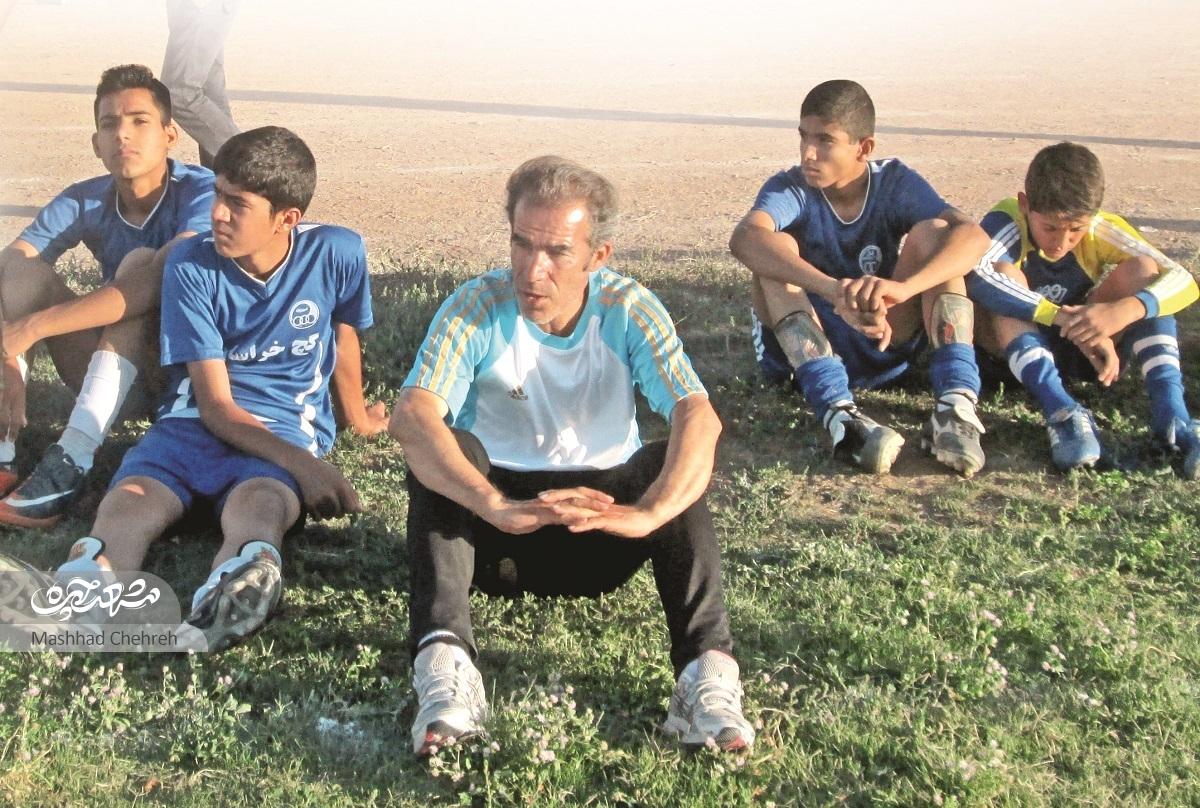 فوتبالیست کهنهکار محله رسالت هرچه خاک زمین بود، خورد!