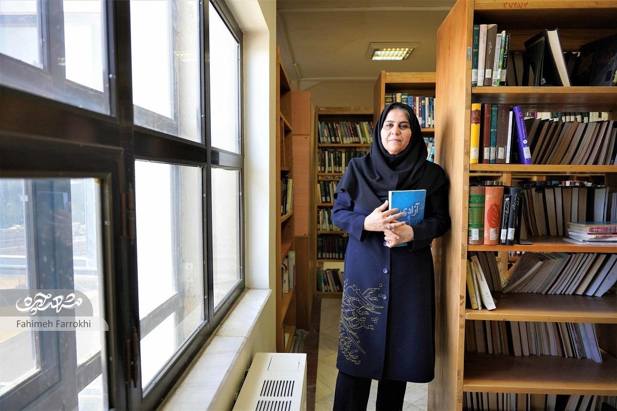 مهناز صفایی؛ معلمی که لباس شعر میپوشد
