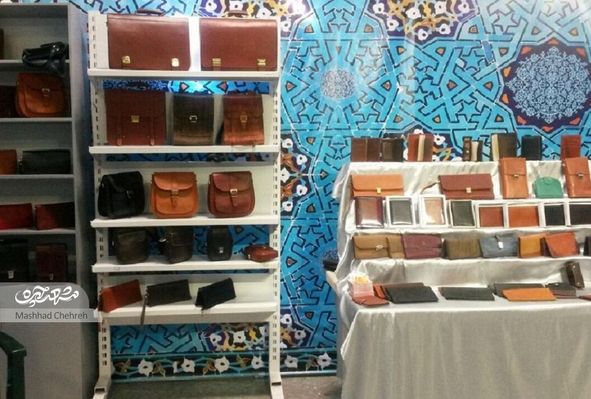 چرم دوزی ثریا برای بانوان محله نان و آب دارد