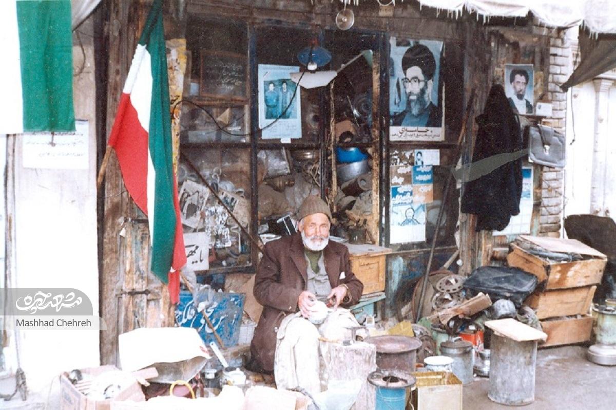 محمد ظریفرفائیزارع قدیمی ترین نوشابهفروش محله ... است. محمد ظریفرفائیزارع قدیمی ترین نوشابهفروش محله ... است.