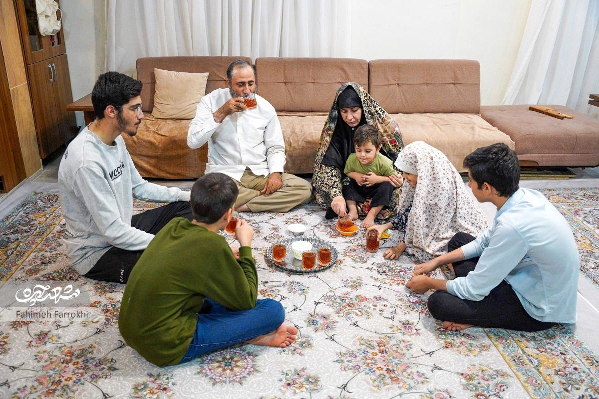 خانواده ۷ نفره اباذری در مسیر حفظ آیات الهی گام برمیدارند خانواده ۷ نفره اباذری در مسیر حفظ آیات الهی گام برمیدارند