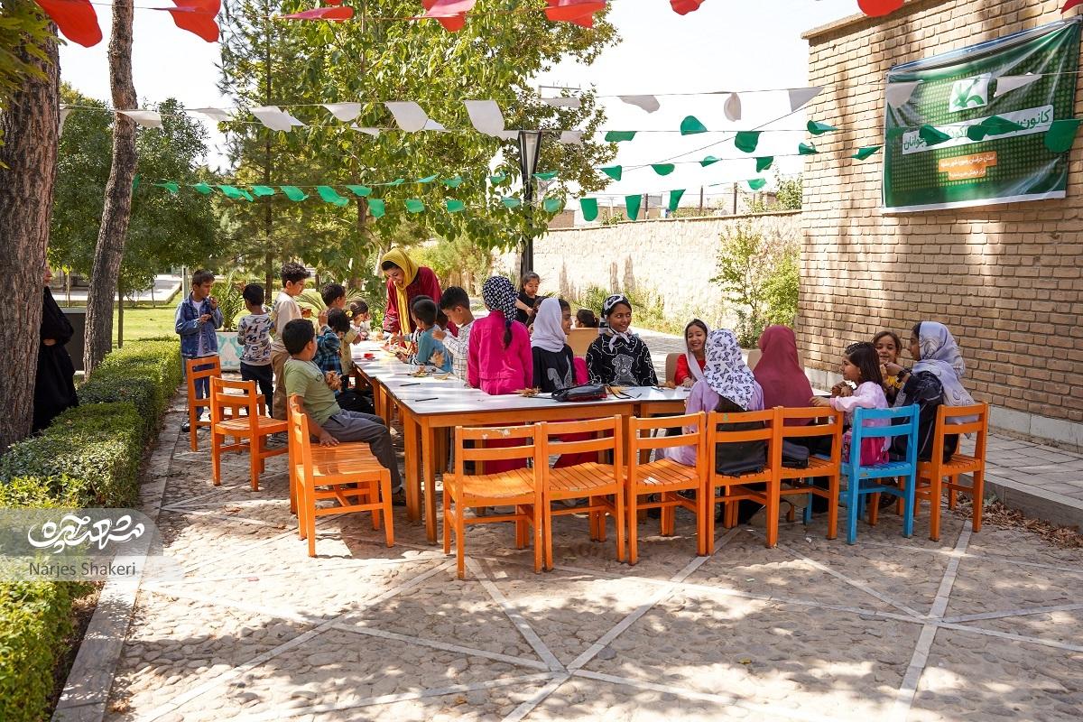 نشان شاهنامه بر شانه بچههای توس نشان شاهنامه بر شانه بچههای توس