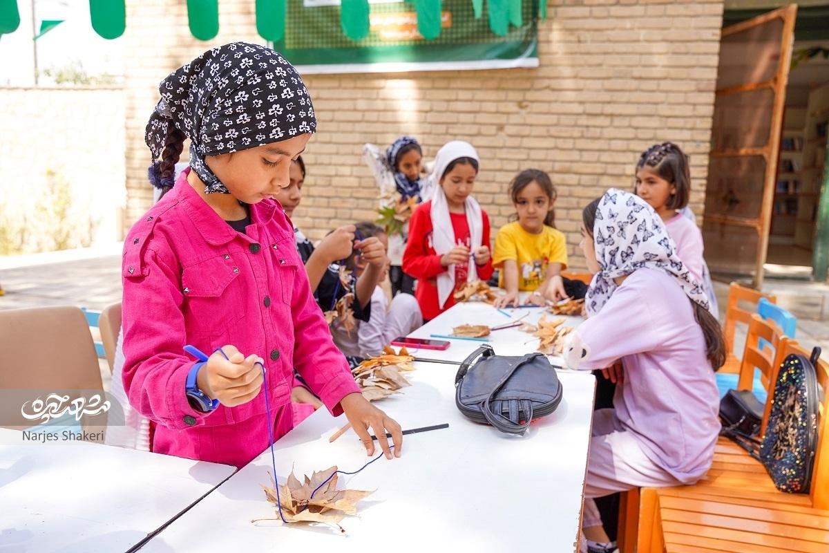 نشان شاهنامه بر شانه بچههای توس نشان شاهنامه بر شانه بچههای توس