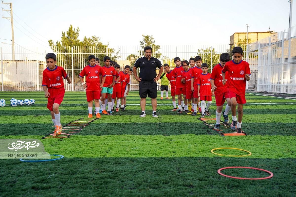 مهدی مهربان، بازیکن و مربی سختکوش فوتبال مهدی مهربان، بازیکن و مربی سختکوش فوتبال