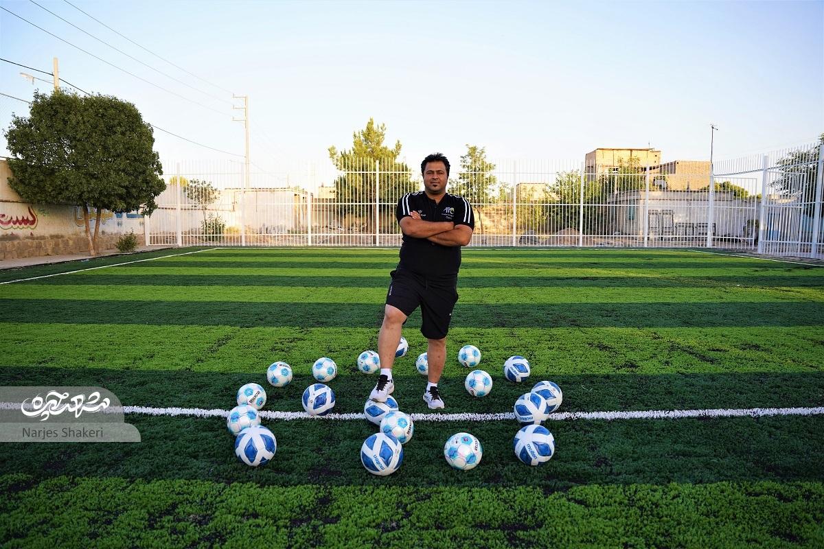 مهدی مهربان، بازیکن و مربی سختکوش فوتبال مهدی مهربان، بازیکن و مربی سختکوش فوتبال