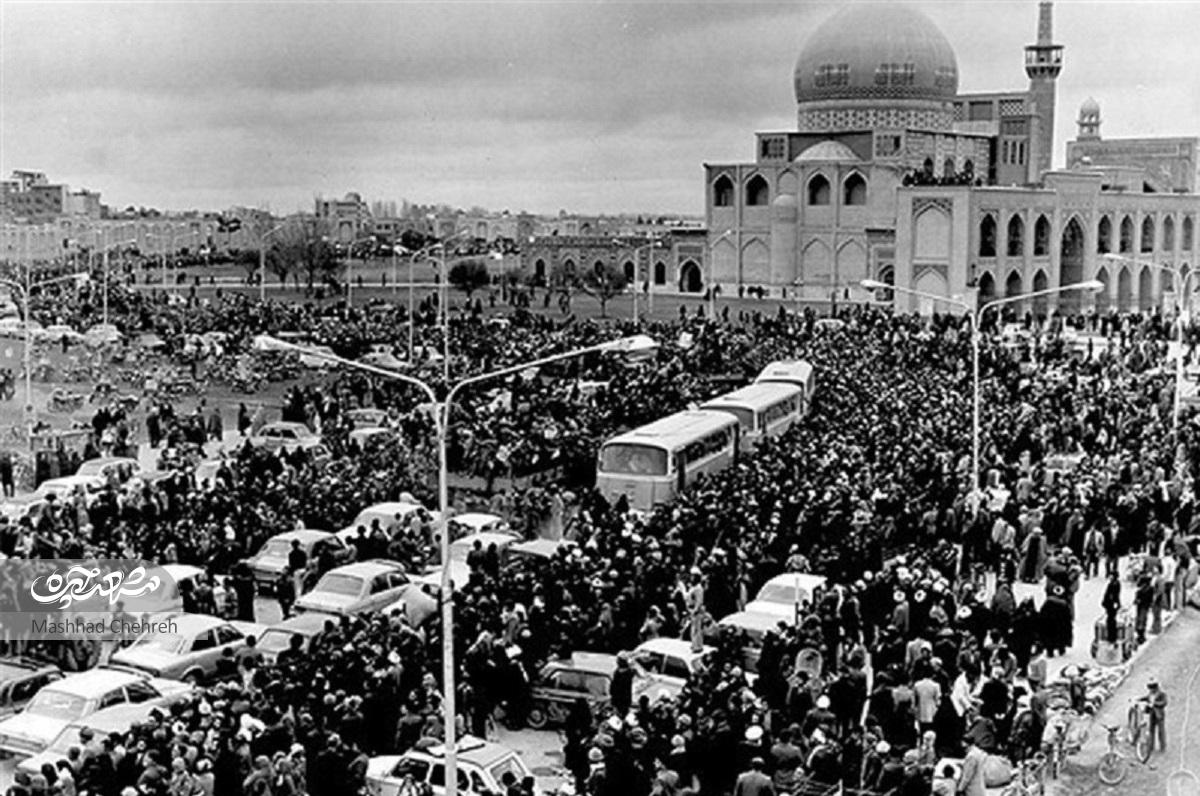 میدان دهم دی برای پاسداشت رشادت مشهدیها در دهم دی سال ۵۷ نامگذاری شده است میدان دهم دی برای پاسداشت رشادت مشهدیها در دهم دی سال ۵۷ نامگذاری شده است