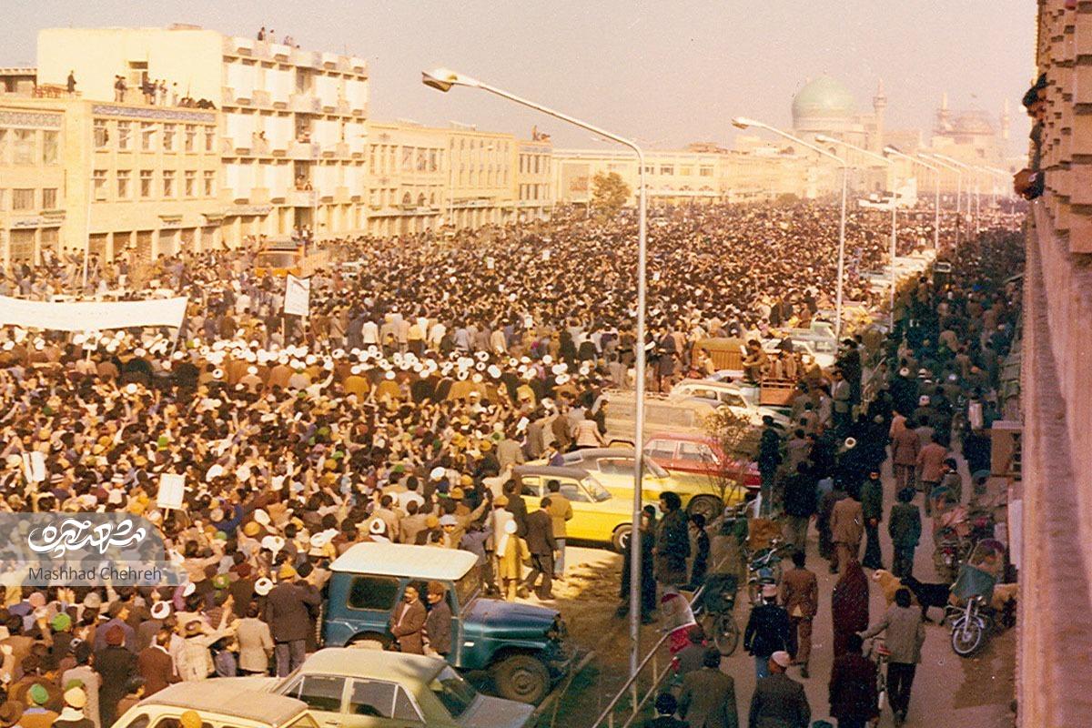 میدان دهم دی برای پاسداشت رشادت مشهدیها در دهم دی سال ۵۷ نامگذاری شده است میدان دهم دی برای پاسداشت رشادت مشهدیها در دهم دی سال ۵۷ نامگذاری شده است