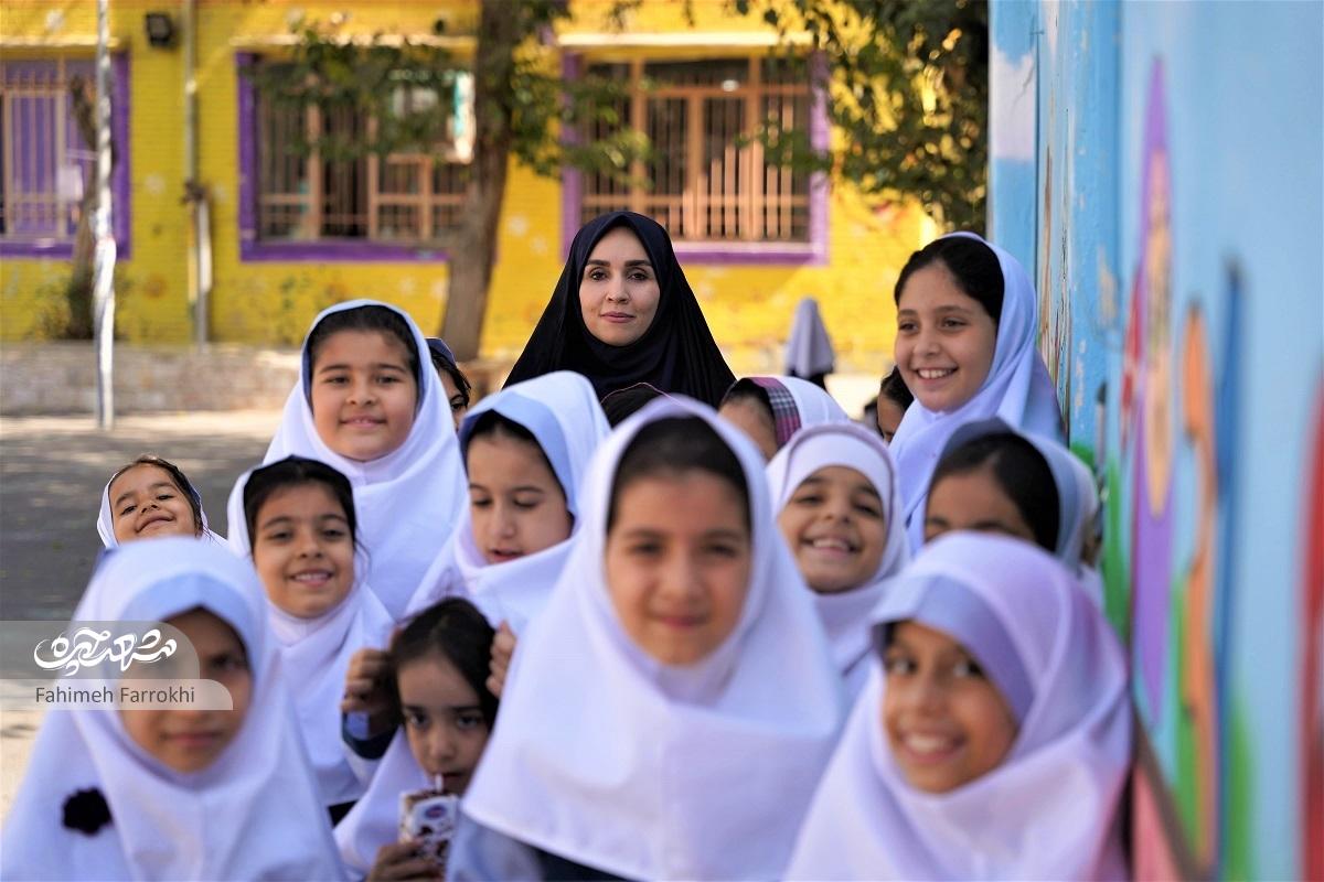 تلاش سمانه شعرباف برای تحول در دبستان «سارا»