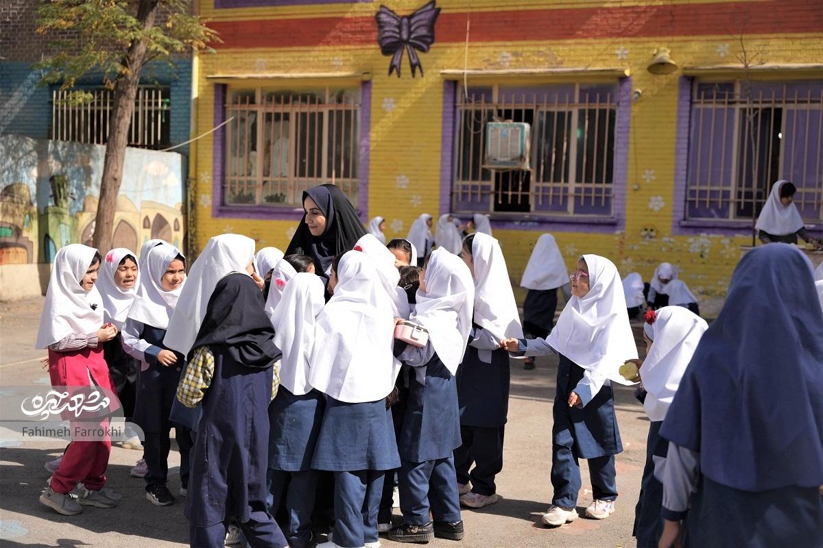 روایتی از تغییرات دبستان محله فجر که به همت مدیر نیکوکاران و والدین دانشآموزان رقم خورده استتولد دوباره «سارا» روایتی از تغییرات دبستان محله فجر که به همت مدیر نیکوکاران و والدین دانشآموزان رقم خورده استتولد دوباره «سارا»