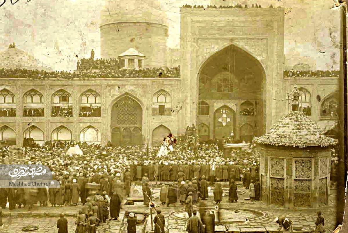 بررسی جزئیات عکس منحصر‌به‌فرد حرم‌رضوی در دوره قاجار
