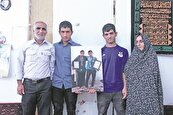 نشان برنز جهان بر گردن کشتی‌گیر ناشنوای محله آبکوه‌