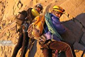 زوج سنگ‌نورد محله کوشش در مسیر قله