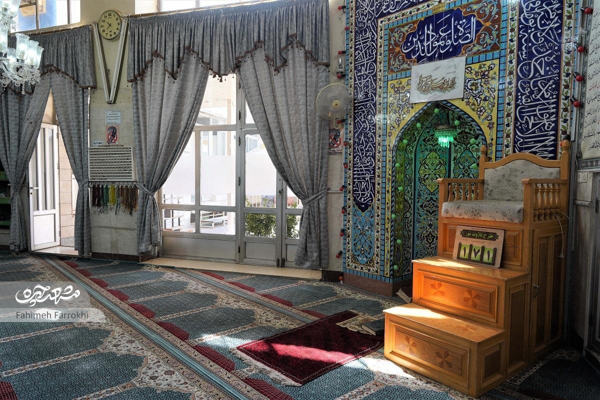 مسجدِ پل سنگی نامش را از گذر آب نوغان گرفته است