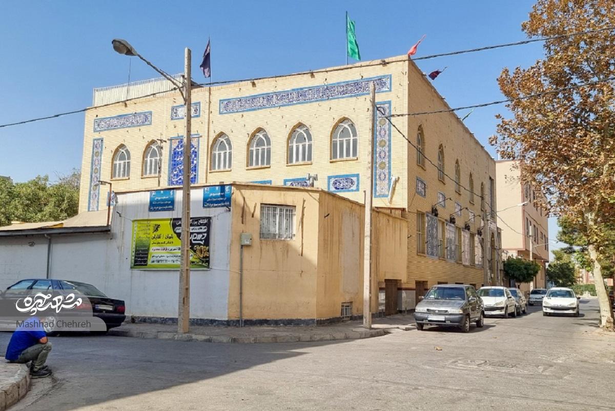 ربابهخانم، از نخستین ساکنان خانههای سازمانی شرکت رازی، خاطراتش را از سالهای سکونت در محله تربیت مرور میکندصف بستن اهالی جلو خانه ما ربابهخانم، از نخستین ساکنان خانههای سازمانی شرکت رازی، خاطراتش را از سالهای سکونت در محله تربیت مرور میکندصف بستن اهالی جلو خانه ما