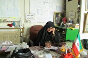 کارآفرین محله رضاشهر برای رزمندگان لباس گرم می‌بافت